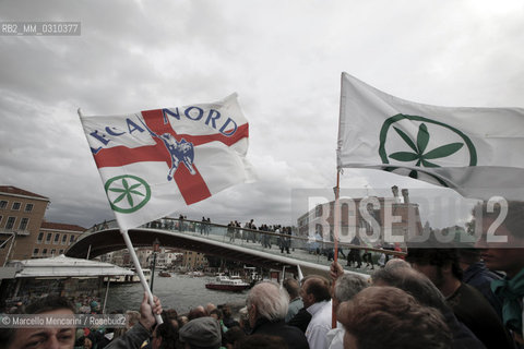 Venice, September 14, 2008. Political meeting of Lega Nord Party. In the background you can see the Ponte della Costituzione (Constitution Bridge) designed by Spanish architect Santiago Calatrava / Venezia, 14 settembre 2008. Festa dei Popoli Padani organizzata dalla Lega Nord. Sullo sfondo, il Ponte della Costituzione progettato dallarchitetto spagnolo Santiago Calatrava - ©Marcello Mencarini/Rosebud2