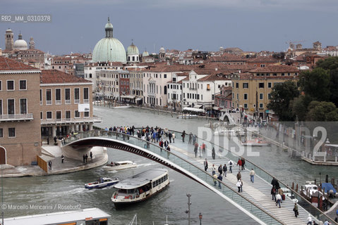 Venice, Ponte della Costituzione (Constitution Bridge) designed by Spanish architect Santiago Calatrava / Venezia, Ponte della Costituzione,progettato dallarchitetto spagnolo Santiago Calatrava - ©Marcello Mencarini/Rosebud2