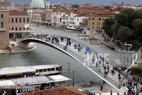 Venice, Ponte della Costituzione (Constitution Bridge) designed by Spanish architect Santiago Calatrava / Venezia, Ponte della Costituzione,progettato dallarchitetto spagnolo Santiago Calatrava - ©Marcello Mencarini/Rosebud2