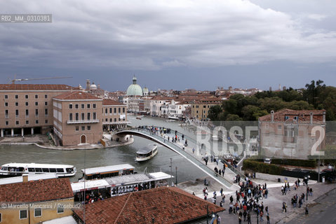Venice, Piazzale Roma and Ponte della Costituzione (Constitution Bridge), designed by Spanish architect Santiago Calatrava / Venezia, Piazzale Roma e Ponte della Costituzione, progettato dallarchitetto Santiago Calatrava - ©Marcello Mencarini/Rosebud2