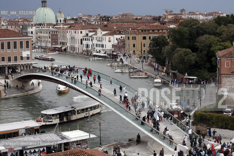 Venice, Ponte della Costituzione (Constitution Bridge) designed by Spanish architect Santiago Calatrava / Venezia, Ponte della Costituzione,progettato dallarchitetto spagnolo Santiago Calatrava - ©Marcello Mencarini/Rosebud2