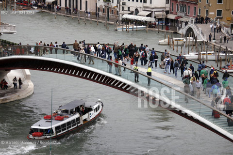 Venice, Ponte della Costituzione (Constitution Bridge) designed by Spanish architect Santiago Calatrava / Venezia, Ponte della Costituzione,progettato dallarchitetto spagnolo Santiago Calatrava - ©Marcello Mencarini/Rosebud2