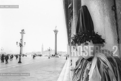 Venice Carnival 1981. Masks in St. Marks Square / Carnevale di Venezia 1981. Maschere in piazza San Marco - ©Marcello Mencarini/Rosebud2