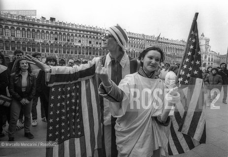 Venice Carnival 1982. Masks in St. Marks Square / Carnevale di Venezia 1982. Maschere in piazza San Marco - ©Marcello Mencarini/Rosebud2