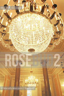 Venice, November 24, 2003. Interior view of La Fenice Theater just restored. Chandelier in the Apollonian Halls / Venezia, 24 novembre 2003. Interno del Teatro La Fenice appena restaurato, Lampadario nelle Sale Apollinee - ©Marcello Mencarini/Rosebud2