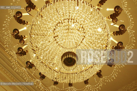 Venice, November 24, 2003. Interior view of La Fenice Theater just restored. Chandelier in the Apollonian Halls / Venezia, 24 novembre 2003. Interno del Teatro La Fenice appena restaurato, Lampadario nelle Sale Apollinee - ©Marcello Mencarini/Rosebud2