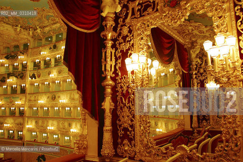 Venice, November 24, 2003. Interior view of La Fenice Theater just restored,  Royal box / Venezia, 24 novembre 2003. Interno del Teatro La Fenice appena restaurato, Palco reale. Venezia, 24 nov 2003 - ©Marcello Mencarini/Rosebud2