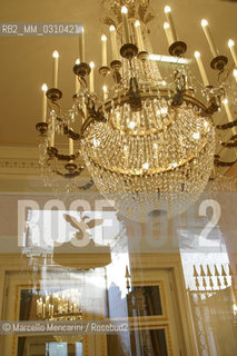 Venice, November 24, 2003. Interior view of La Fenice Theater just restored. Chandelier in the Apollonian Halls / Venezia, 24 novembre 2003. Interno del Teatro La Fenice appena restaurato, Lampadario nelle Sale Apollinee - ©Marcello Mencarini/Rosebud2