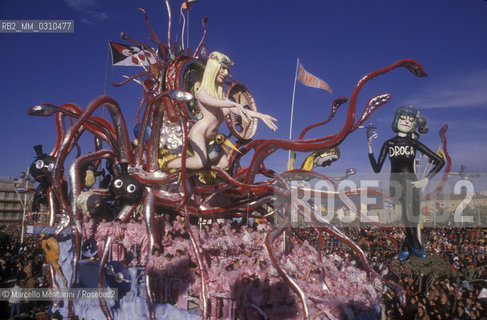 VIAREGGIO CARNIVAL, about 1987. Carnival float by Arnaldo Galli dedicated to porn star Ilona Staller (called Cicciolina) / CARNEVALE DI VIAREGGIO, 1987 circa. Carro allegorico di Arnaldo Galli dedicato alla porno star Ilona Staller (detta Cicciolina) - ©Marcello Mencarini/Rosebud2