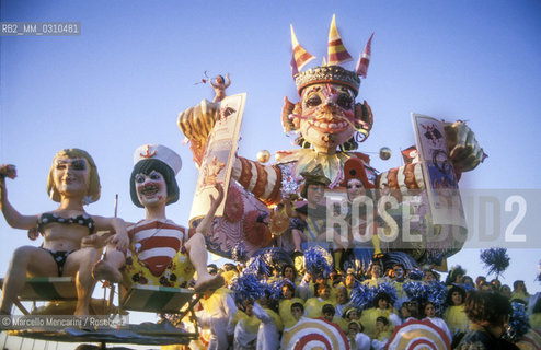 VIAREGGIO CARNIVAL, about 1987. Carnival floats / CARNEVALE DI VIAREGGIO, 1987 circa. Carri allegorici - ©Marcello Mencarini/Rosebud2