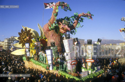 VIAREGGIO CARNIVAL, about 1987. Carnival floats / CARNEVALE DI VIAREGGIO, 1987 circa. Carri allegorici - ©Marcello Mencarini/Rosebud2