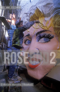 VIAREGGIO CARNIVAL, about 1987. Construction of a Carnival float dedicated to Madonna Louise Veronica Ciccone / CARNEVALE DI VIAREGGIO, 1987 circa. Costruzione di un carro allegorico dedicato a Madonna  Louise Veronica Ciccone - ©Marcello Mencarini/Rosebud2
