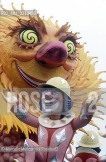 VIAREGGIO CARNIVAL, about 1987. Carnival float Carnival in the Sun by Renato Galli / CARNEVALE DI VIAREGGIO, 1987 circa. Carro allegorico Carnevale al Sole di Renato Galli  - ©Marcello Mencarini/Rosebud2