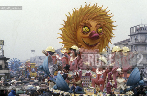 VIAREGGIO CARNIVAL, about 1987. Carnival float Carnival in the Sun by Renato Galli / CARNEVALE DI VIAREGGIO, 1987 circa. Carro allegorico Carnevale al Sole di Renato Galli  - ©Marcello Mencarini/Rosebud2