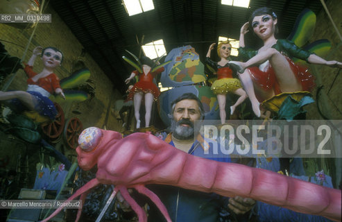 VIAREGGIO CARNIVAL, about 1987.  Carnival float maker Paolo Lazzari / CARNEVALE DI VIAREGGIO, 1987 circa. Paolo Lazzari, costruttore di carri allegorici - ©Marcello Mencarini/Rosebud2