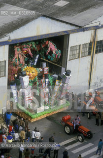 VIAREGGIO CARNIVAL, about 1987. Carnival floats / CARNEVALE DI VIAREGGIO, 1987 circa. Carri allegorici - ©Marcello Mencarini/Rosebud2