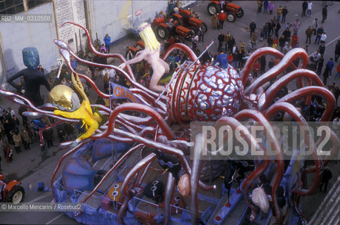 VIAREGGIO CARNIVAL, about 1987. Carnival float by Arnaldo Galli dedicated to porn star Ilona Staller (called Cicciolina) / CARNEVALE DI VIAREGGIO, 1987 circa. Carro allegorico di Arnaldo Galli dedicato alla porno star Ilona Staller (detta Cicciolina) - ©Marcello Mencarini/Rosebud2