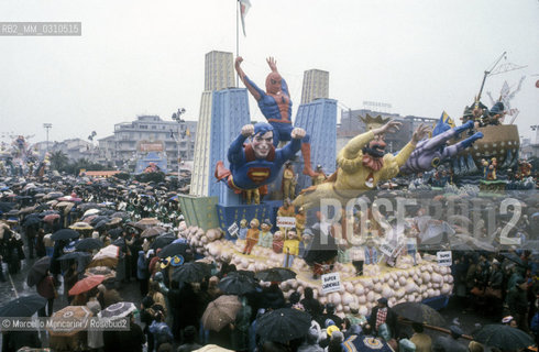 VIAREGGIO CARNIVAL, about 1987. Carnival floats / CARNEVALE DI VIAREGGIO, 1987 circa. Carri allegorici - ©Marcello Mencarini/Rosebud2
