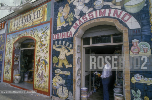 VIETRI, Italy. Pottery shops / VIETRI (Potenza). Negozi di ceramiche - ©Marcello Mencarini/Rosebud2