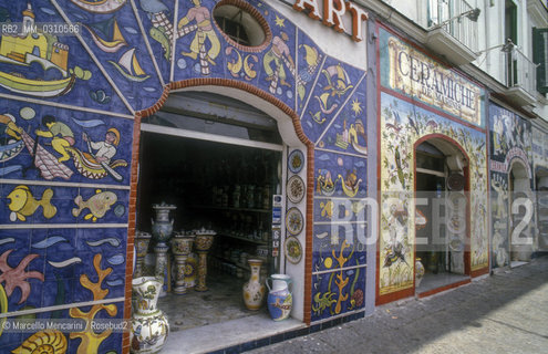 VIETRI, Italy. Pottery shops / VIETRI (Potenza). Negozi di ceramiche - ©Marcello Mencarini/Rosebud2