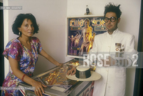 Rome, about 1986. Italian journalist Roberto Dagostino and his wife Tina in their house / Roma, 1986 circa. Il giornalista Roberto Dagostino e sua moglie Tina nella loro casa - ©Marcello Mencarini/Rosebud2