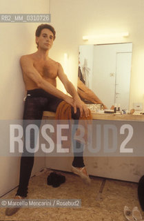 Italian dancer Paolo Bortoluzzi in his dressing room (1982) / Il ballerino Paolo Bortoluzzi nel suo camerino (1982) - ©Marcello Mencarini/Rosebud2