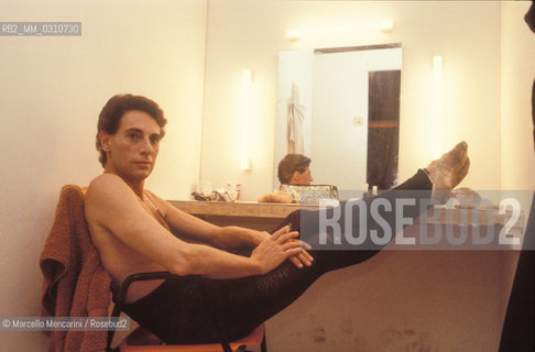 Italian dancer Paolo Bortoluzzi in his dressing room (1982) / Il ballerino Paolo Bortoluzzi nel suo camerino (1982) - ©Marcello Mencarini/Rosebud2