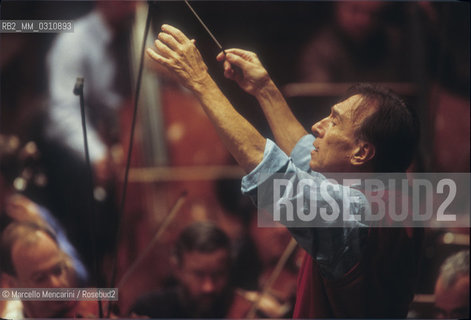 Claudio Abbado during a rehearsal with the Berlin Philharmonic Orchestra at Auditorium Pio XII in Rome, 2001 / Claudio Abbado durante una prova con i Berliner Philharmoniker allAuditorium Pio XII di Roma, 2001 - ©Marcello Mencarini/Rosebud2