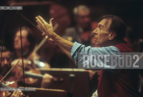 Claudio Abbado during a rehearsal with the Berlin Philharmonic Orchestra at Auditorium Pio XII in Rome, 2001 / Claudio Abbado durante una prova con i Berliner Philharmoniker allAuditorium Pio XII di Roma, 2001 - ©Marcello Mencarini/Rosebud2