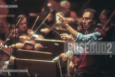 Claudio Abbado during a rehearsal with the Berlin Philharmonic Orchestra at Auditorium Pio XII in Rome, 2001 / Claudio Abbado durante una prova con i Berliner Philharmoniker allAuditorium Pio XII di Roma, 2001 - ©Marcello Mencarini/Rosebud2