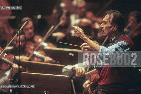 Claudio Abbado during a rehearsal with the Berlin Philharmonic Orchestra at Auditorium Pio XII in Rome, 2001 / Claudio Abbado durante una prova con i Berliner Philharmoniker allAuditorium Pio XII di Roma, 2001 - ©Marcello Mencarini/Rosebud2