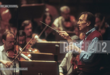 Claudio Abbado during a rehearsal with the Berlin Philharmonic Orchestra at Auditorium Pio XII in Rome, 2001 / Claudio Abbado durante una prova con i Berliner Philharmoniker allAuditorium Pio XII di Roma, 2001 - ©Marcello Mencarini/Rosebud2