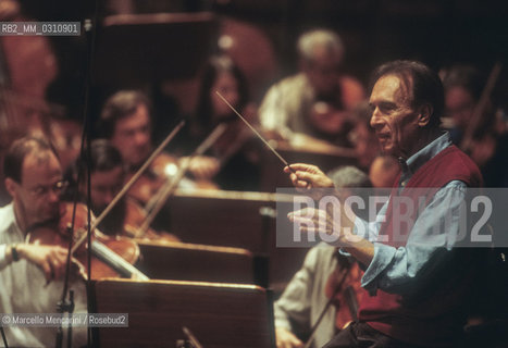 Claudio Abbado during a rehearsal with the Berlin Philharmonic Orchestra at Auditorium Pio XII in Rome, 2001 / Claudio Abbado durante una prova con i Berliner Philharmoniker allAuditorium Pio XII di Roma, 2001 - ©Marcello Mencarini/Rosebud2