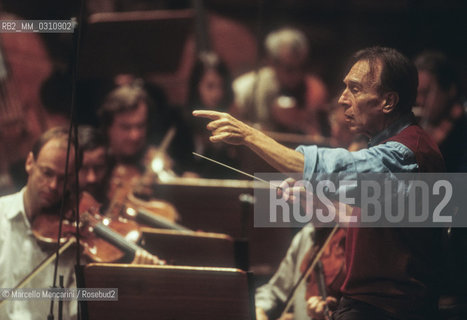 Claudio Abbado during a rehearsal with the Berlin Philharmonic Orchestra at Auditorium Pio XII in Rome, 2001 / Claudio Abbado durante una prova con i Berliner Philharmoniker allAuditorium Pio XII di Roma, 2001 - ©Marcello Mencarini/Rosebud2