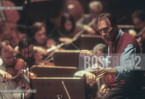 Claudio Abbado during a rehearsal with the Berlin Philharmonic Orchestra at Auditorium Pio XII in Rome, 2001 / Claudio Abbado durante una prova con i Berliner Philharmoniker allAuditorium Pio XII di Roma, 2001 - ©Marcello Mencarini/Rosebud2
