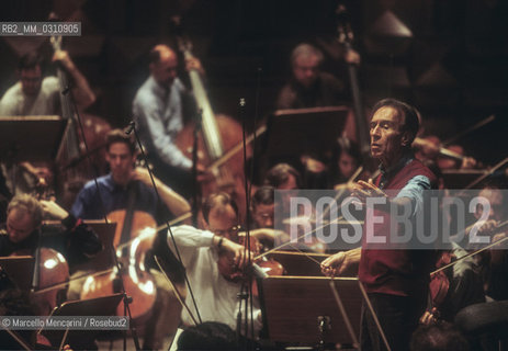 Claudio Abbado during a rehearsal with the Berlin Philharmonic Orchestra at Auditorium Pio XII in Rome, 2001 / Claudio Abbado durante una prova con i Berliner Philharmoniker allAuditorium Pio XII di Roma, 2001 - ©Marcello Mencarini/Rosebud2