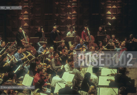 Claudio Abbado during a rehearsal with the Berlin Philharmonic Orchestra at Auditorium Pio XII in Rome, 2001 / Claudio Abbado durante una prova con i Berliner Philharmoniker allAuditorium Pio XII di Roma, 2001 - ©Marcello Mencarini/Rosebud2