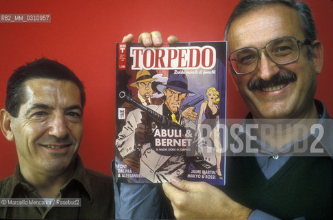 Lucca Comix 1990. Cartoonists Enrique Abuli and Jordi Bernet showing their comics Torpedo / Salone del fumetto di Lucca, Lucca Comics 1990. I fumettisti Enrique Abuli e Jordi Bernet mostrano il loro fumetto Torpedo - ©Marcello Mencarini/Rosebud2