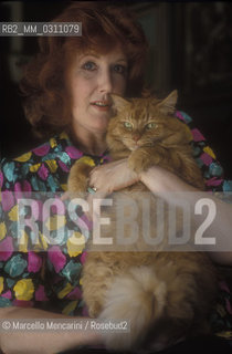 Mezzo-soprano and musicologist Patricia Adkins Chiti with her cat (1991) / Il mezzosoprano e musicologa Patricia Adkins Chiti con il suo gatto (1991) - ©Marcello Mencarini/Rosebud2