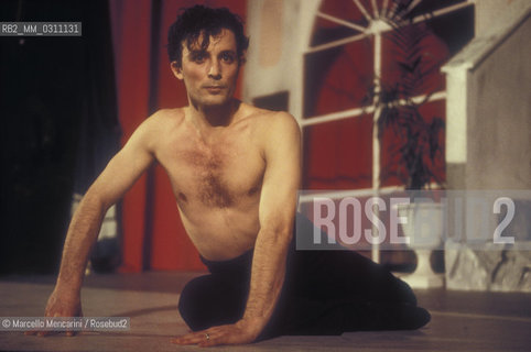 Ballet dancer Leonard Ajkun as Rodolfo Valentino in a musical by Albachiara Lomellini (1995)  / Il ballerino Leonard Ajkun nel ruolo di Rodolfo Valentino in un musical di Albachiara Lomellini (1995) - ©Marcello Mencarini/Rosebud2