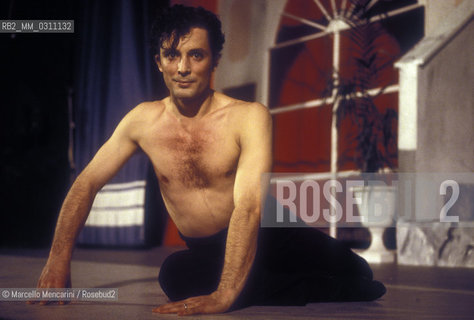 Ballet dancer Leonard Ajkun as Rodolfo Valentino in a musical by Albachiara Lomellini (1995)  / Il ballerino Leonard Ajkun nel ruolo di Rodolfo Valentino in un musical di Albachiara Lomellini (1995) - ©Marcello Mencarini/Rosebud2