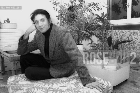 Italian sociologist Francesco Alberoni in his home in Milan, 1980 / Il sociologo Francesco Alberoni nella sua casa. Milano,1980 - ©Marcello Mencarini/Rosebud2