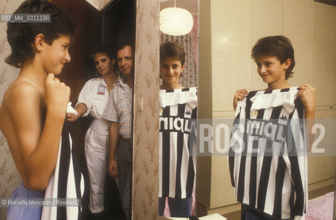 Stuttgart, 1990. Baby soccer Player Fabio Alderucci bought by Italian soccer team Juventus / Stoccarda, 1990. Il baby calciatore Fabio Alderucci, comprato dalla Juventus - ©Marcello Mencarini/Rosebud2