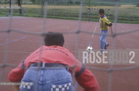 Stuttgart, 1990. Baby soccer Player Fabio Alderucci bought by Italian soccer team Juventus / Stoccarda, 1990. Il baby calciatore Fabio Alderucci, comprato dalla Juventus - ©Marcello Mencarini/Rosebud2