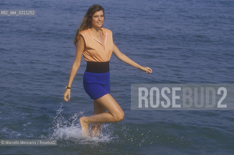 Venice Lido, Venice Film Festival 1988. Fashion model Carol Alt, starring of the movie Treno di panna (The Cream Train) written and directed by Andrea De Carlo and presented in the Nuovi Orizzonti section / Lido di Venezia, Mostra del Cinema di Venezia 1988. La modella Carol Alt, protagonista del film Treno di panna, scritto e diretto da Andrea De Carlo e presentato nella sezione Nuovi Orizzonti - ©Marcello Mencarini/Rosebud2