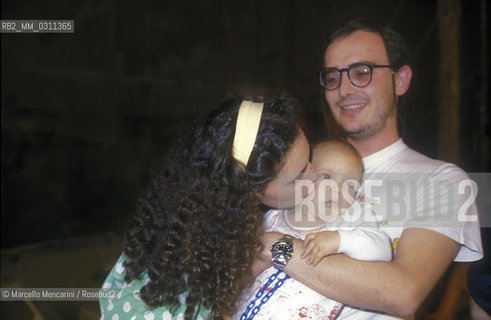 Barcelona (Sapin), 1986. Spanish actress Laura del Sol, her husband Carlos Saura jr. and their son Ymanol Perset on the set of the movie El amor brujo by Carlos Saura senior  /  Barcellona (Spagna), 1986. Latrice Laura del Sol, suo marito Carlos Laura jr. e il loro figlio Ymanol Perset sul set del film El amor brujo di Carlos Saura senior - ©Marcello Mencarini/Rosebud2