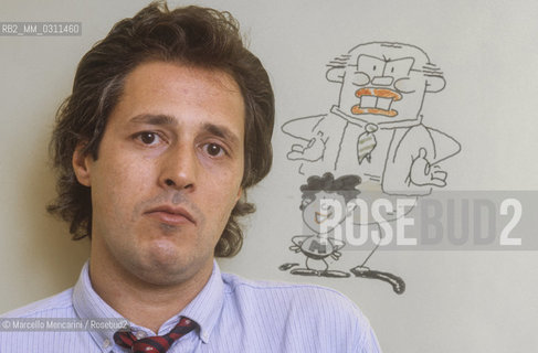 Lucca, 1984. Italian cortoonist Angese (pseudonym of Sergio Angeletti) posing next to one of his drawing / Lucca, 1984. il disegnatore di fumetti Angese (pseudonimo of Sergio Angeletti) posa accanto a un suo disegno - ©Marcello Mencarini/Rosebud2