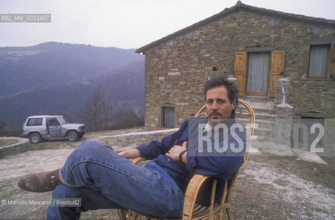 Italian cartoonist Angese (pseudonym of Sergio Angeletti) at Alcatraz, an agricultural retreat and study center located in the hills between Gubbio and Perugia founded by Jacopo Fo (1992) / Il disegnatore di fumetti Angese (pseudonimo di Sergio Angeletti) ad Alcatraz, agriturismo e centro culturale sulle colline tra Gubbio e Perugia fondato da Jacopo Fo (1992) - ©Marcello Mencarini/Rosebud2