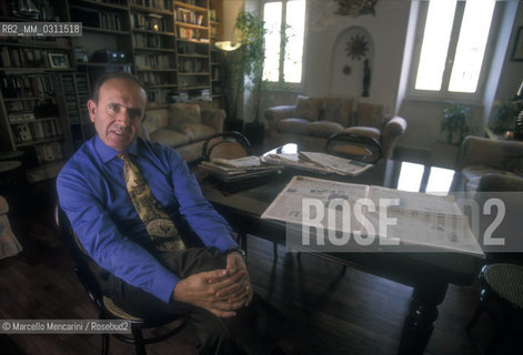 Rome, 1995. Italian sociologist Pino Arlacchi in his house / Roma, 1995. Il sociologo Pino Arlacchi nella sua casa - ©Marcello Mencarini/Rosebud2