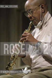 Milan, Manzoni Theater, January 19, 2002. Joseph Jarman performing with Art Ensemble of Chicago / Milano, 19 gennaio 2002. Joseph Jarman in concerto con lArt Ensemble of Chicago - ©Marcello Mencarini/Rosebud2